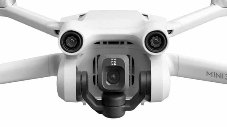 Mini drone caméra DJI Mini 3 - léger et pliable avec vidéo 4K HDR, temps de  vol de 38 minutes, Prise verticale réelle et fo - DJI