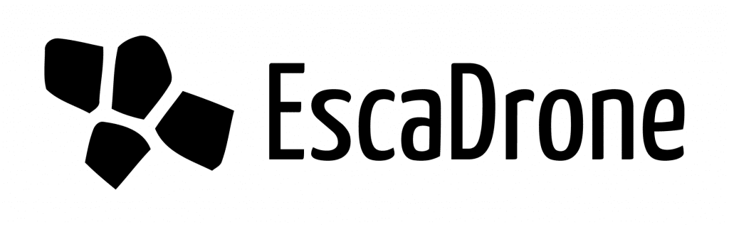 Logo en noir et blanc représentant quatre formes géométriques formant une hélice inclinée à gauche, et le texte EscaDrone en caractères gras et modernes à droite.