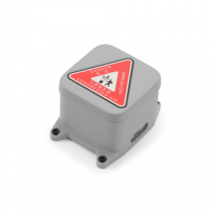 Dispositif de sécurité Parachute DJI AP1 de forme carrée et de couleur grise pour Matrice 5D & TD, muni d'une étiquette d'avertissement triangulaire rouge portant les mentions DANGER et AIR COMPRIMÉ.